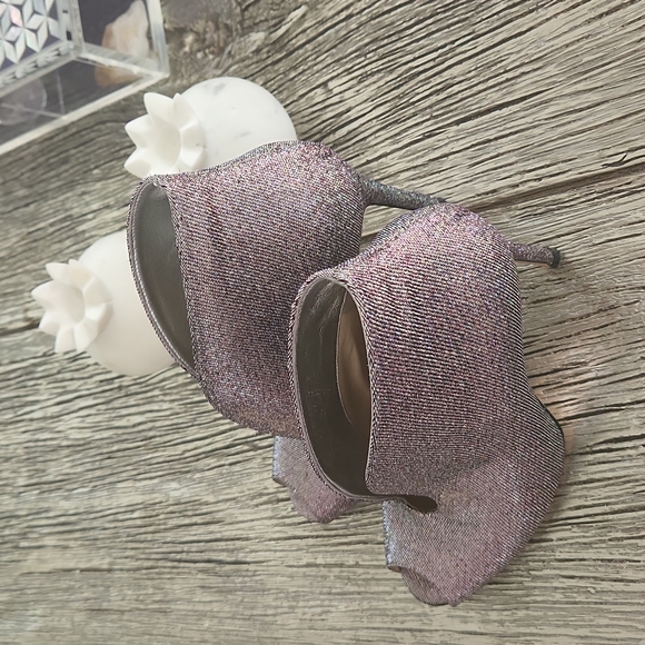 Gianvito Rossi Vamp Pump - Picture 3 of 11